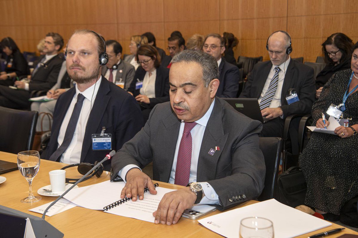 QatarEmb_Paris's tweet photo. L'État du Qatar a pris part cette année à la réunion du conseil de l’OCDE au niveau des ministres "RCM 2026", qui s'est ouverte le 3 juin 2026 au siège de l’Organisation à Paris.

Son Excellence Monsieur Ali bin Ahmed Al-Kuwari, ministre des Finances, y a représenté le Qatar, aux côtés de Son Excellence l'ambassadeur Sheikh Ali bin Jassim Al-Thani.

Le ministre Al-Kuwari est intervenu lors de la session consacrée au contexte des discussions sur la politique industrielle, aux côtés de plusieurs ministres, hauts responsables et décideurs des pays membres et partenaires. Il a mis l’accent sur la contribution du Qatar aux efforts de l’OCDE en matière de développement durable et de promotion des partenariats et de la coopération régionale en vue de bâtir des économies plus résilientes.
---
شاركت دولة قطر في اجتماع مجلس منظمة التعاون الاقتصادي والتنمية على المستوى الوزراي، الذي افتتح في ٣ يونيو ٢٠٢٦،  في مقر المنظمة في باريس.

مثل الدولة سعادة السيد علي بن أحمد الكواري، وزير المالية، إلى جانب سعادة الشيخ علي بن جاسم آل ثاني، سفير دولة قطر في فرنسا.
 
كما شارك سعادة الوزير في الجلسة المخصصة لتهيئة المشهد للنقاش حول السياسات الصناعية، إلى جانب عدد من الوزراء وكبار المسؤولين وصناع السياسات من الدول الأعضاء والدول الشريكة، وذلك في إطار دعم دولة قطر للجهود الدولية الرامية إلى تعزيز الشراكات والتعاون الإقليمي وبناء اقتصادات أكثر مرونة. 

#Qatar #France #OCDE
#MoF #MCM2026