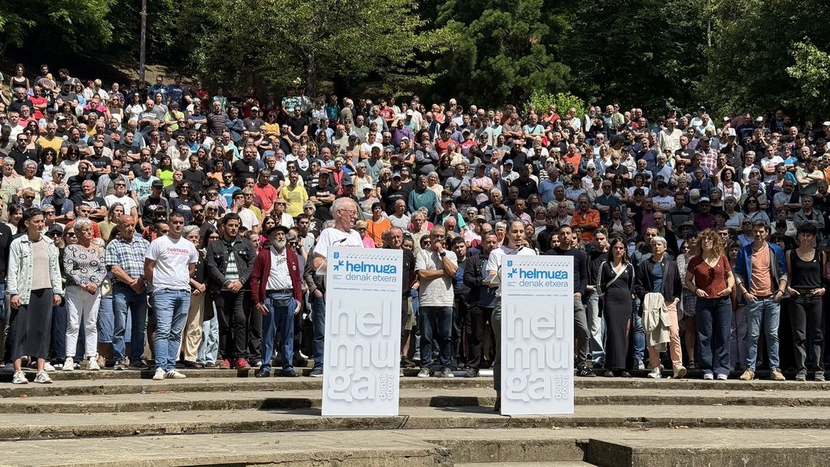 sare_herritarra's tweet photo. Helmuga denak #etxera 

2027ko urtarrilaren 9ko manifestazioa azkena izateko nahia adierazi du Sarek

» https://t.co/Wx5H1JrEJd @arrasategoiena

Sarek Arrasaten egin duen agerraldia, argazkitan

»  https://t.co/WEiSBYAou1 @goiena https://t.co/TAHTnM0aXR