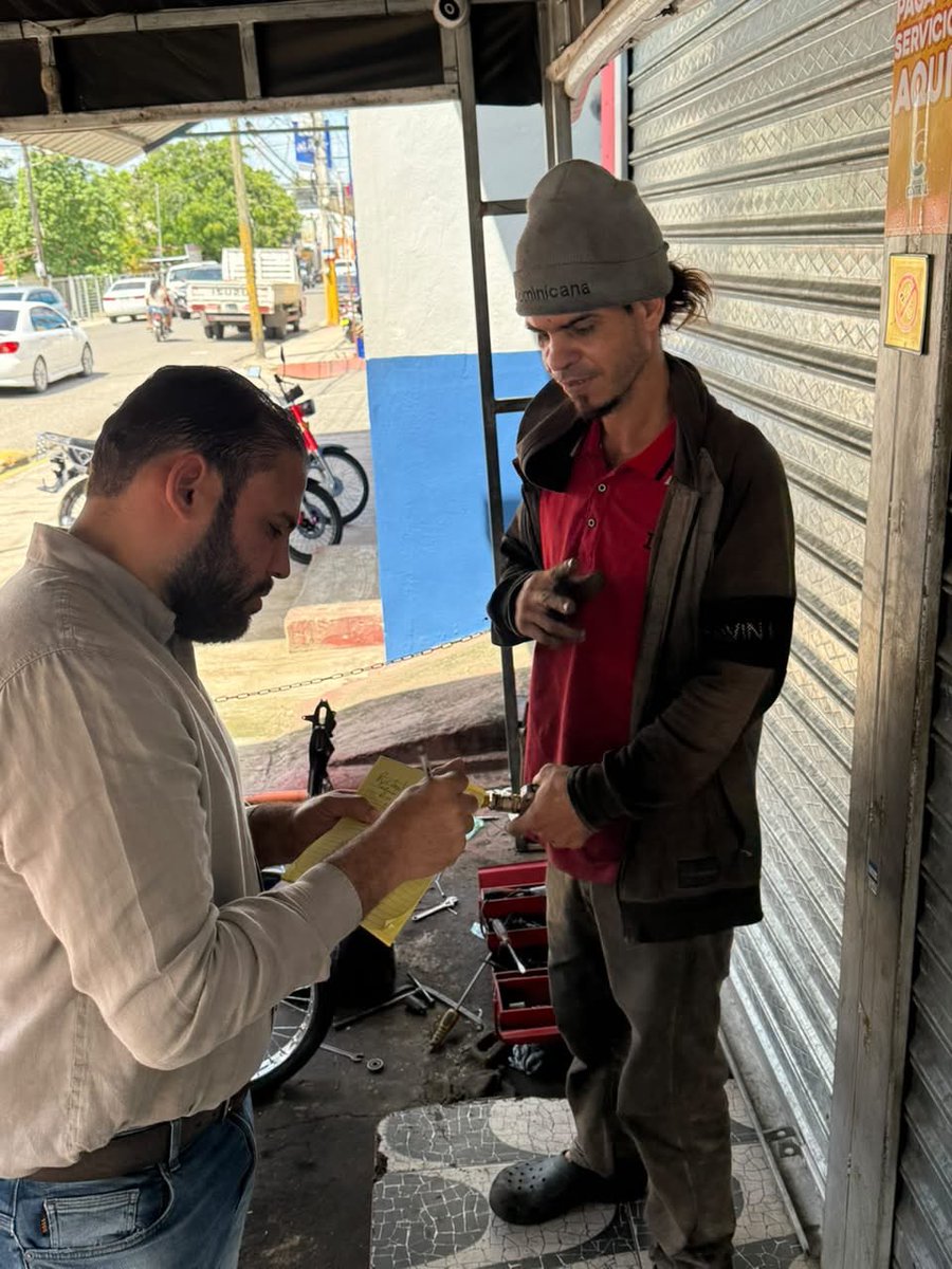 EuclidesLaVega's tweet photo. La @FPcomunica del municipio de La Vega en su campaña de afiliación activa. Seguro que trabajando día y noche La @FPcomunica bajo el liderazgo del político más capaz y experimentado del país @LeonelFernandez lograremos reorientar y conducir al país por el sendero del progreso. https://t.co/AnvWhTnQ6W