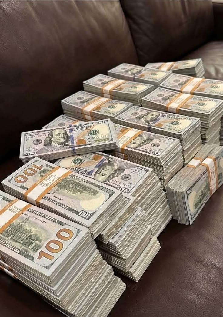 Views_Nature2's tweet photo. Question:*  
If this money hit your account for 24 hours only... what's the first move you'd make? https://t.co/nwe9QaiQ5q