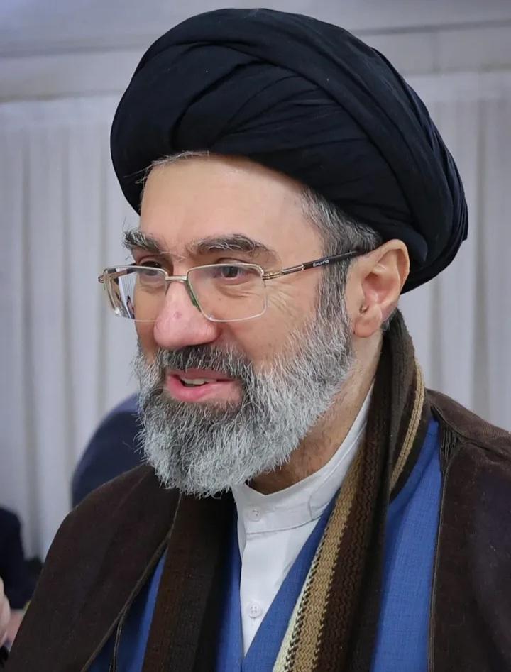 mena____1's tweet photo. اضرب يابن العزيز الخامنئي الاطهر فدتك الروح يابن الكرام 
#لبیک_یا_خامنه_ای 
#لبيك_سيد_مجتبى https://t.co/RtFZQ4WyLL
