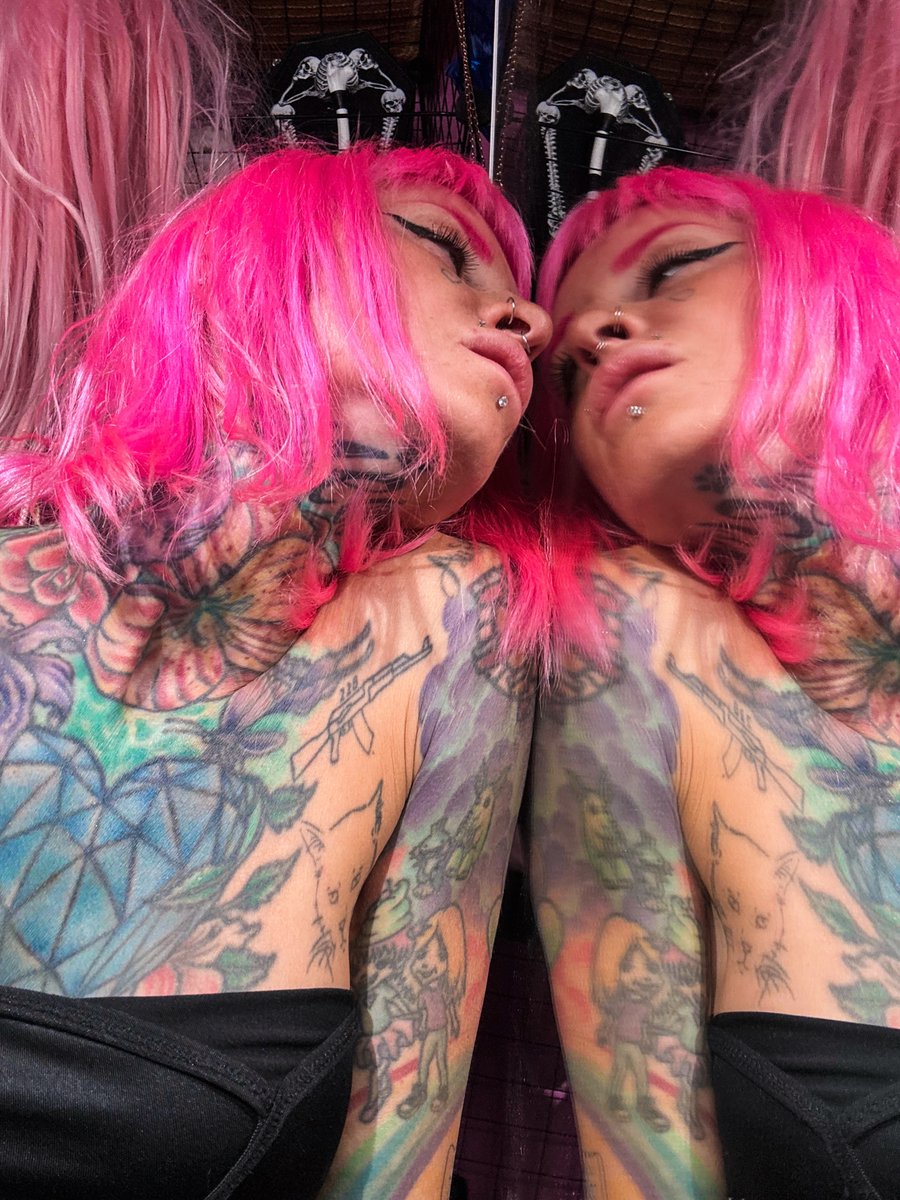 bantikboy's tweet photo. Mirror, mirror... we both know 💋

https://t.co/WRBDn5pwA0 https://t.co/6ejBuaaO9N