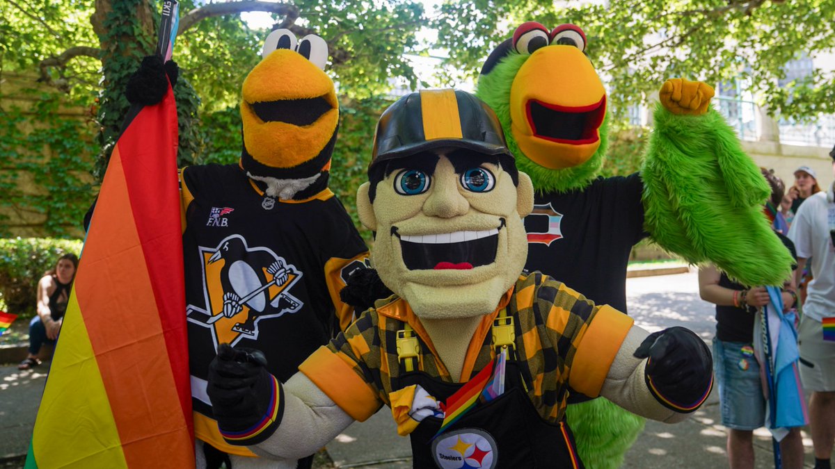 penguins's tweet photo. Earlier today, the Penguins teamed up with @Pirates and @steelers to spread love and acceptance at the Pittsburgh Pride Parade 🏳️‍🌈 https://t.co/ipWe7ZF8Gm