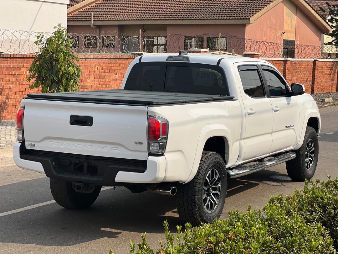 Apeti89's tweet photo. @enokay69 Toyota Tacoma Limited V6 4x4 Double Cab 127.4 in. WB 2020 White
GHs 450,000 https://t.co/K6RuF54veD