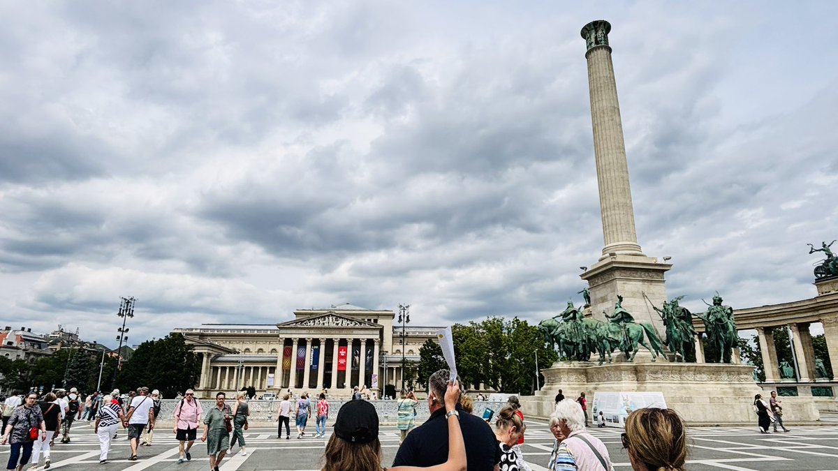 Amrita_Chakra's tweet photo. Some moments at the Heros’ Square in Budapest, Hungary.

#budapest #hungary #travel #amritachakraborty https://t.co/emoo7saGFs