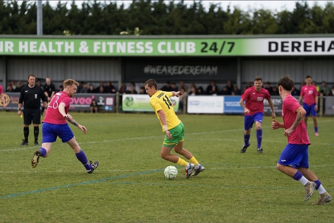 dannorfolkref's tweet photo. It was a pleasure to officiate Amber’s Army Allstars & NCFC Legends Charity Match at Dereham Town yesterday.Great banter throughout and throughly enjoyed it. 

It was a well runned event and would like to say thank you for all the players, volunteers and staff who took time out of their schedules to be part of this event. Also a mention to all local people that came and watched the game and being involved in the day.