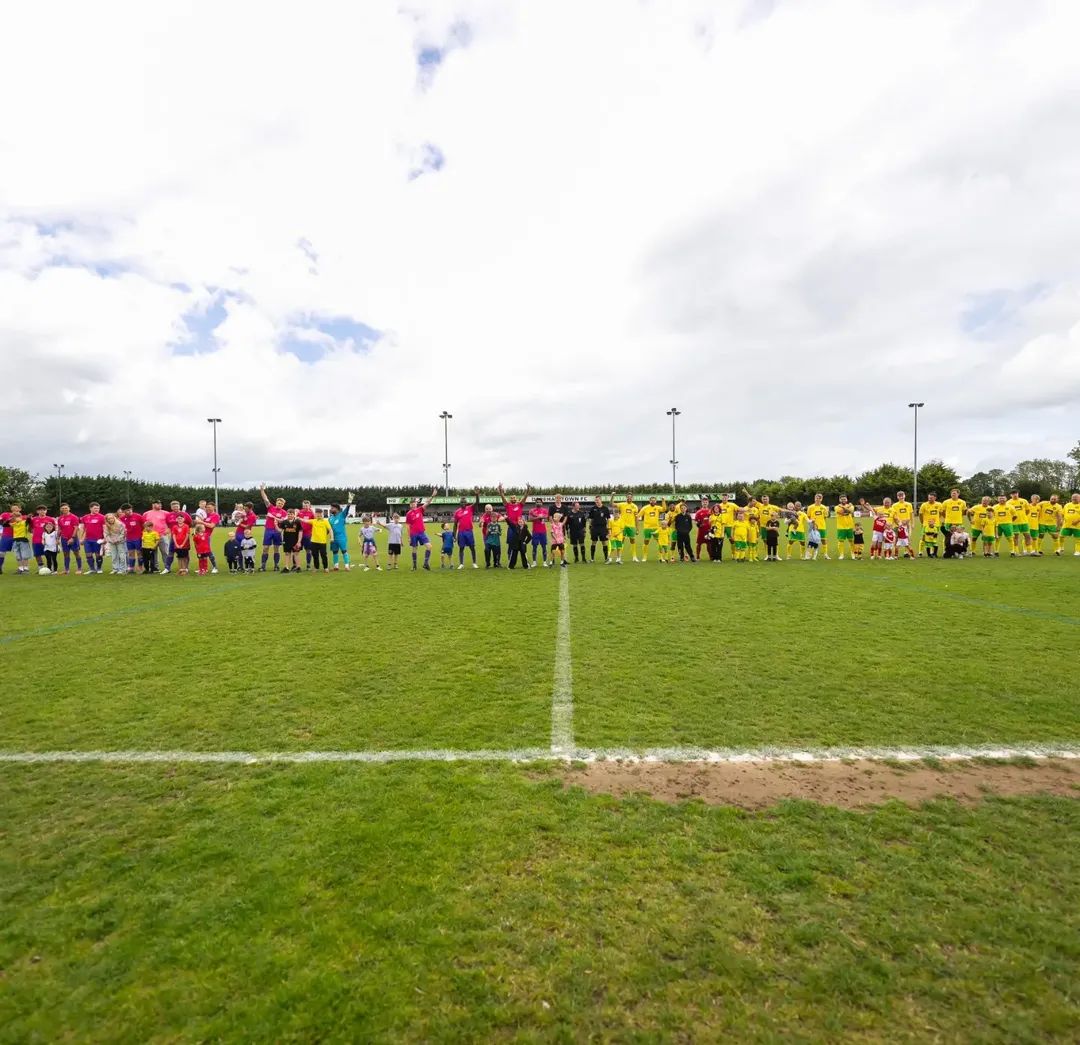 dannorfolkref's tweet photo. It was a pleasure to officiate Amber’s Army Allstars & NCFC Legends Charity Match at Dereham Town yesterday.Great banter throughout and throughly enjoyed it. 

It was a well runned event and would like to say thank you for all the players, volunteers and staff who took time out of their schedules to be part of this event. Also a mention to all local people that came and watched the game and being involved in the day.