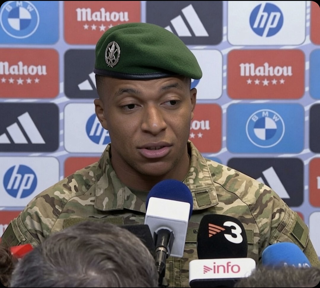 Tmjy_Man's tweet photo. @ActuFoot_ @lequipe On dirait qu'il veut plus jamais être sélectionné lui https://t.co/8AWhxUItC9