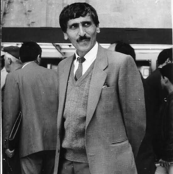 RahmiGuney's tweet photo. Ömür dediğiniz nedir? 
Üç gün hilal, üç gün bedir 
Haftaya boş kalır sedir 
Say bir karış, say bir adım 
Geçti gitti, anlamadım.

Üstad #AbdurrahimKarakoç'u vefatının sene-i devriyesinde Rahmetle anıyoruz. https://t.co/TwPVh7D83D