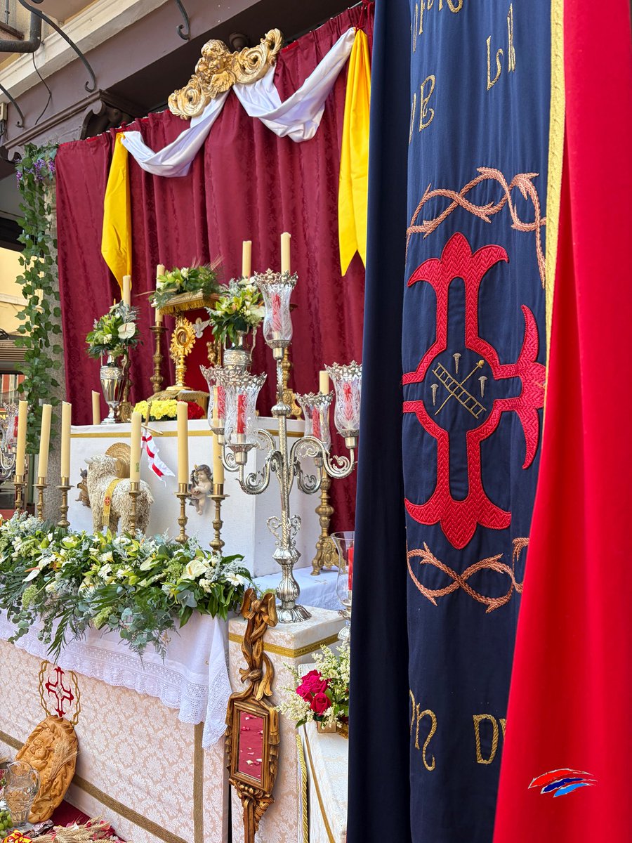 ExaltacionVa's tweet photo. CELEBRACIÓN DEL CORPUS CHRISTI:

En la mañana de hoy hemos asistido a la Eucaristía en la SIM Catedral de Valladolid y participado en la posterior procesión. 
Nuestro altar ha estado situado en la C/ Ferrari al paso de su Divina Majestad. https://t.co/AkESl9LkmW