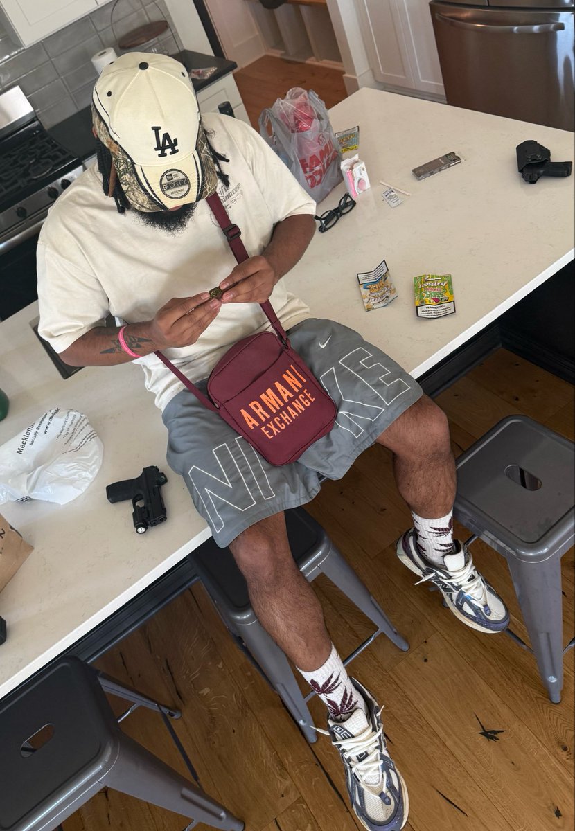JayySplash4's tweet photo. Ima real nigga, hang around me it start rubbing off! https://t.co/ALcEGaqC5g