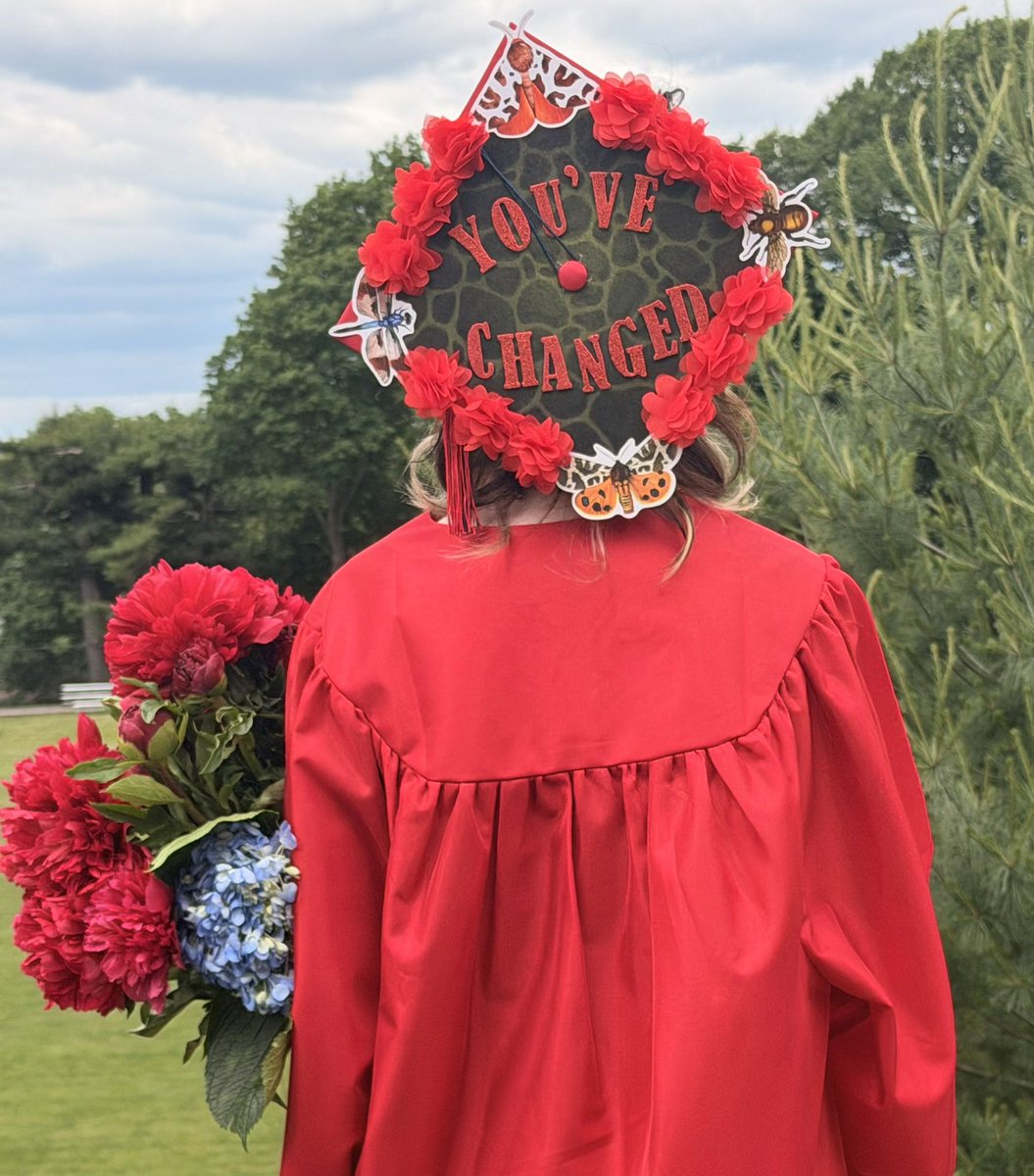 scatteredb0nes's tweet photo. just graduated gay highschool glad they didn’t find out i was a bug 🪲🪲🪲 

#jrwibitb https://t.co/LXr1XfIsGw