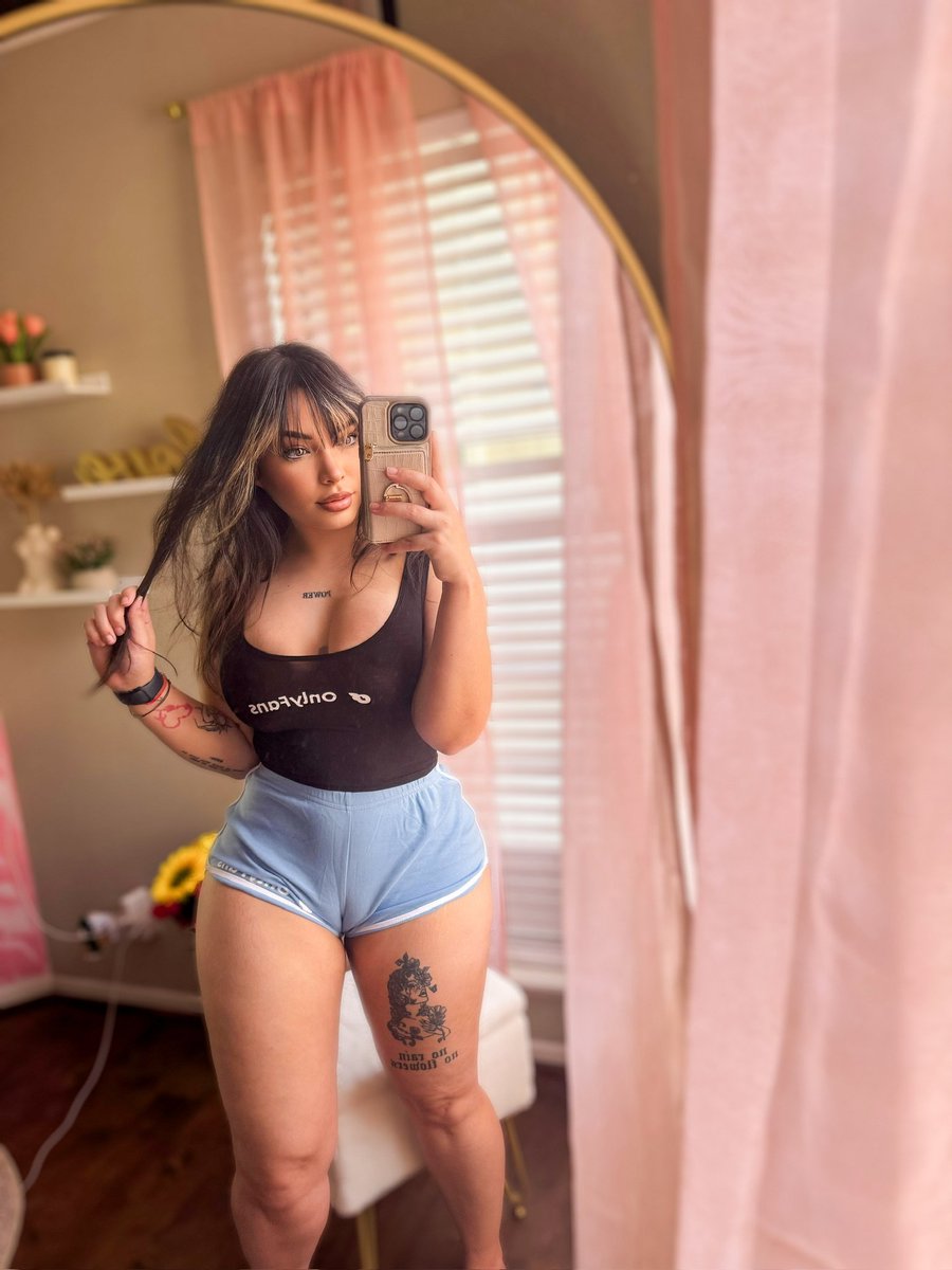 onlyytaylor's tweet photo. can i spam you with naughty pics ? https://t.co/Nyu6o20Aya