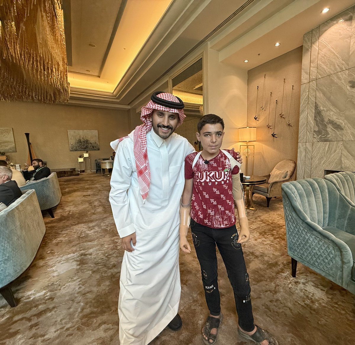 DXli149's tweet photo. صكّوا على البيرق قروم النشاما
ذبّو غترهم ما على الهام هاما
كلٍ تحزّم بالشجاعة حزاما
يا موت ول … وبيرق العز قاما 🇸🇦
@alrougui https://t.co/Dw5WyXhekD