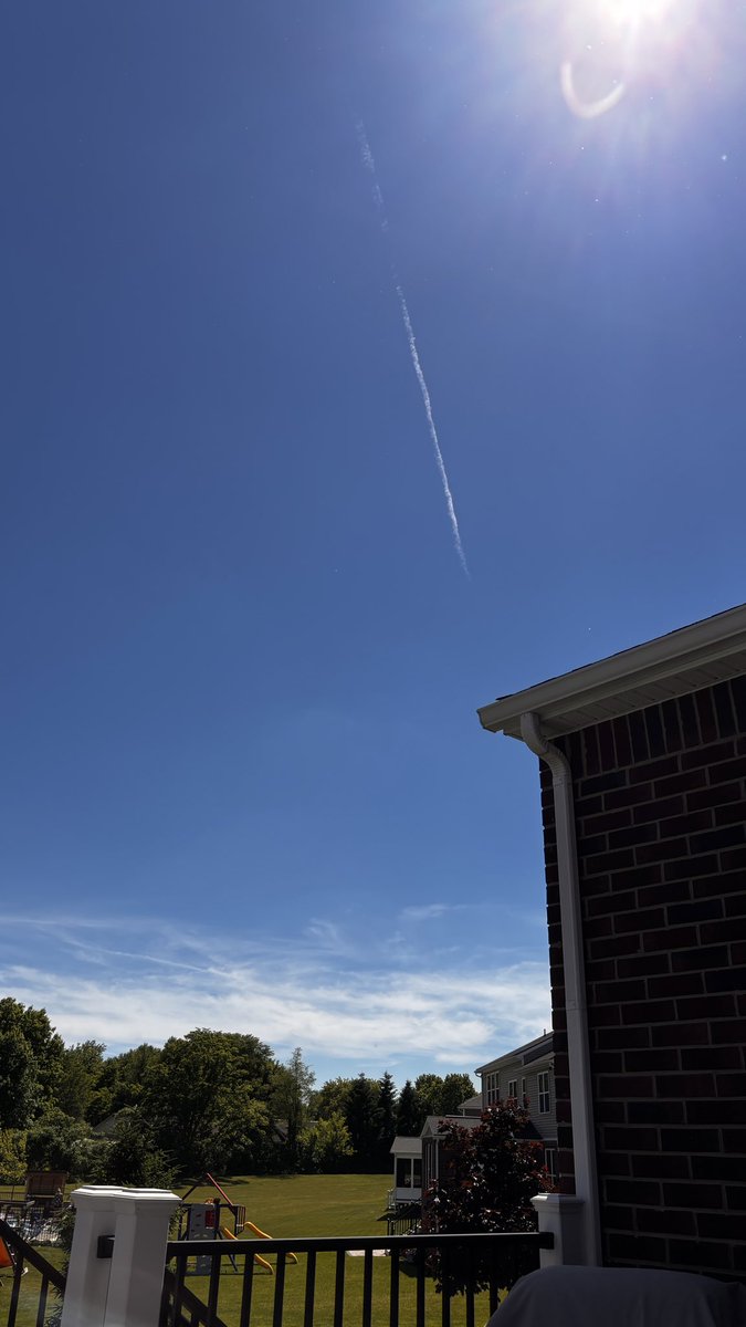 WretchedInk's tweet photo. Beautiful day in the neighborhood. https://t.co/kNJH4Mspa6