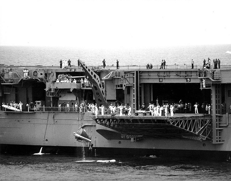 HiddenHistoryYT's tweet photo. USS Wasp recovering Gemini IV space capsule in the Atlantic Ocean 400 miles east of Cape Kennedy, Florida, United States, at 1212 hours on 7 Jun 1965 https://t.co/S6untHfdFS