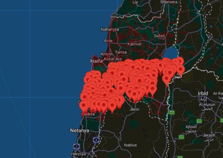 MintPressNews's tweet photo. 🚨BREAKING: A 5th Wave Of Iranian Ballistic Missiles Striking Now 

Israeli Sirens Blare Again! https://t.co/NbOm2KZ6Mo