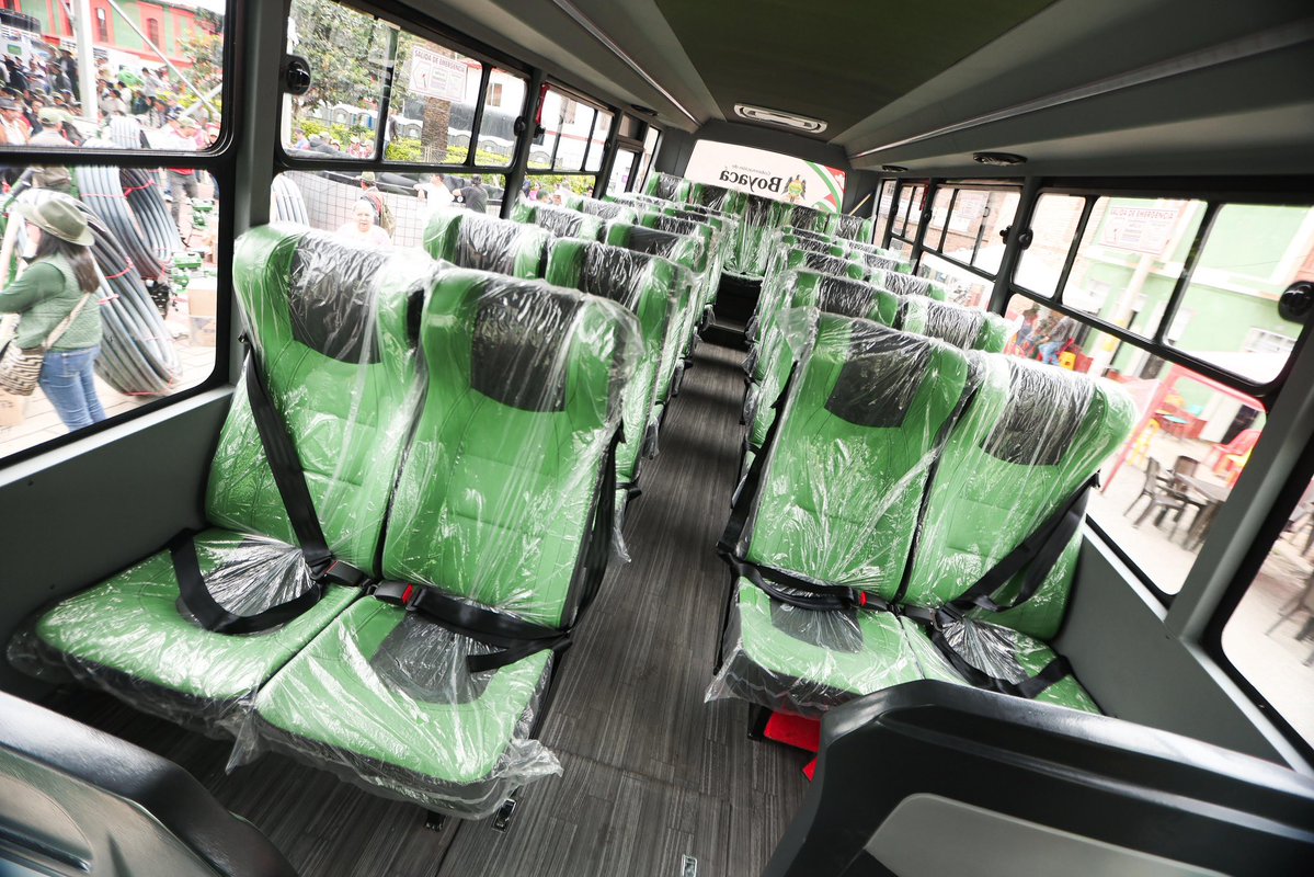 CarlosAmayaR's tweet photo. Terminamos este homenaje a las y los campesinos haciendo realidad el sueño de cientos de niñas y niños que viven en la ruralidad 💚.

Entregamos tres buses escolares para los municipios de Chita, Socotá y Rondón. 

Una inversión de $1.700 millones destinada a mejorar las condiciones de acceso y permanencia en la educación.

Todo nuestro agradecimiento al Gobierno nacional por el trabajo conjunto que sigue haciendo grande a Boyacá. 

Que vivan las niñas y los niños de nuestra hermosa tierra 💚💜🤍.