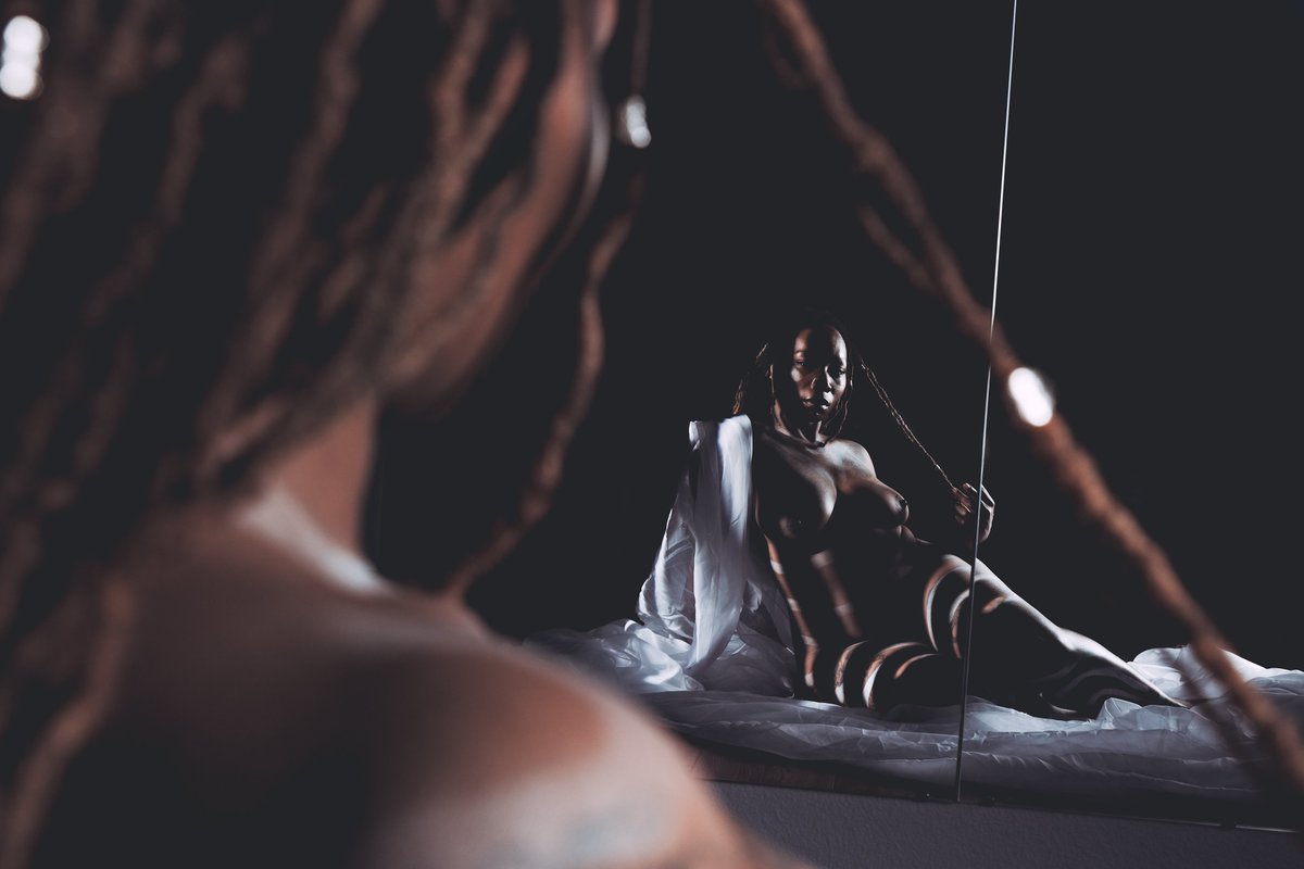 MJsuttonKTS's tweet photo. Another one with the awesome @AlmasiNyeusi where I had to edit my dumb ass out of the reflection. Wasn't hard though. 

#fineartnude #nude #photography https://t.co/s9Fp3WZAXJ