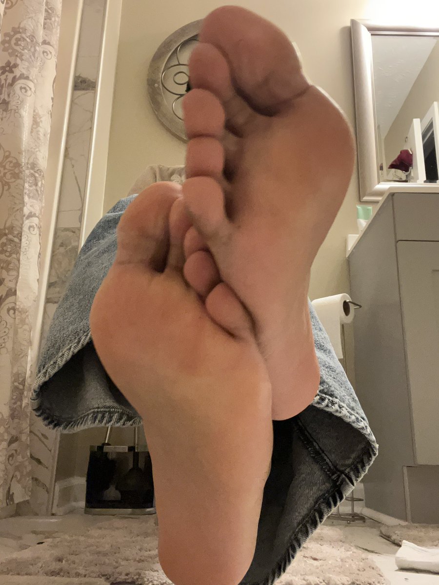 twinkyyfeet's tweet photo. Bet you never knew a twink could be this much of a man. Get triggered and pump bro 😵‍💫 #footfetısh #malefeet #findom #cashmaster #goon #customs #bigfeet

@findomfan420 
@worldofsoles 
@malefeet 
@malefeetretweet https://t.co/1Gv3h6Me8q