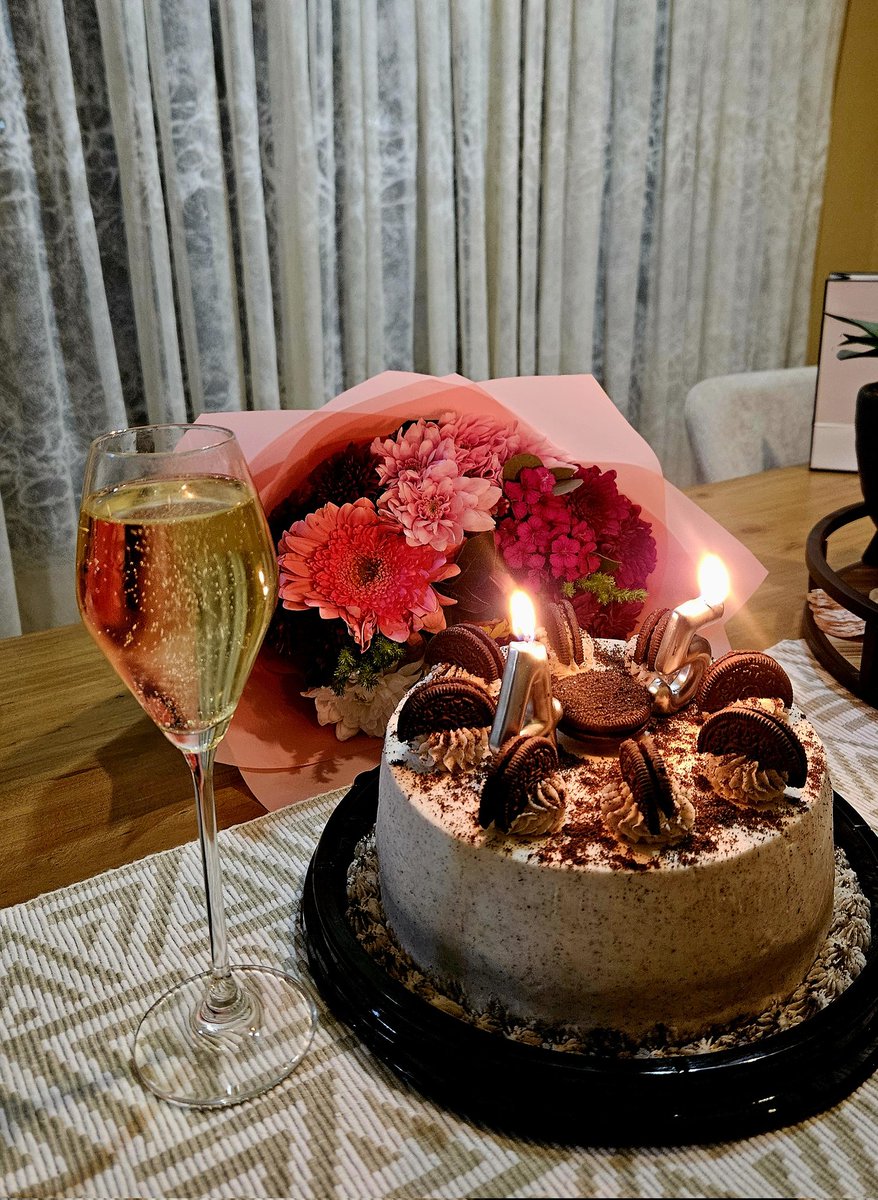 Pearly_Pops's tweet photo. @BantuMthabela_ uyalishaya ngempela ikhekhe. My birthday cake was absolutely delicious. Thank you @BettyMalambe for today💞💞 https://t.co/IHhxHZzrPZ
