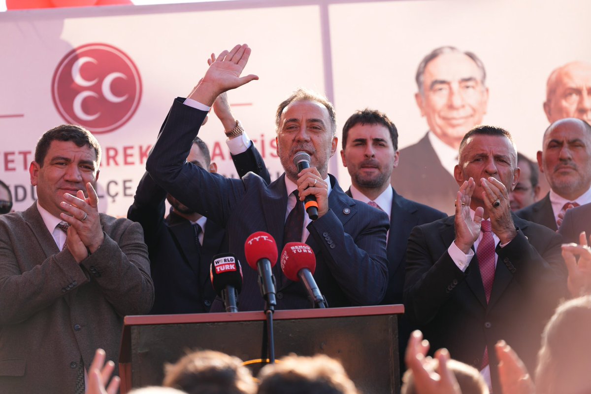 BBvolkanyilmaz's tweet photo. Bugün, bir günde ikinci İlçe Teşkilat binamızın açılışını yapmanın bahtiyarlığını yaşadık.

Beylikdüzü’nde sokaklara sığmayan Milliyetçi – Ülkücü heyecanı görmek, dava arkadaşlarımızla kucaklaşmak mutlulukların en büyüğü oldu.

İlçemize yeni bir kutlu çatı kazandıran Beylikdüzü İlçe Başkanımız Sn. Özkan Eremsayın’a, açılış merasimimizi Türk Milliyetçilerinin toyuna dönüştürüp bizlere büyük mutluluk yaşatan Beylikdüzü’nün vefakar Ülkü Erlerine ve ilçemizin kıymetli sakinlerine teşekkürlerimi sunuyorum.

Bu vesileyle, katılımlarıyla açılışımızı şereflendiren MYK Üyemiz Sn. Hayati Arkaz’a, MHP Çanakkale İl Başkanımız Sn. Salih Altınkaya’ya, Ülkü Ocakları İstanbul İl Başkanımız Sn. Alparslan Doğan’a, Ülkü Ocakları Çanakkale İl Başkanımız Sn. Özgür Bedel’e, değerli sanatçımız Sn. Cengiz Kurtoğlu’na ve tüm dava arkadaşlarımıza şükranlarımı iletiyorum.