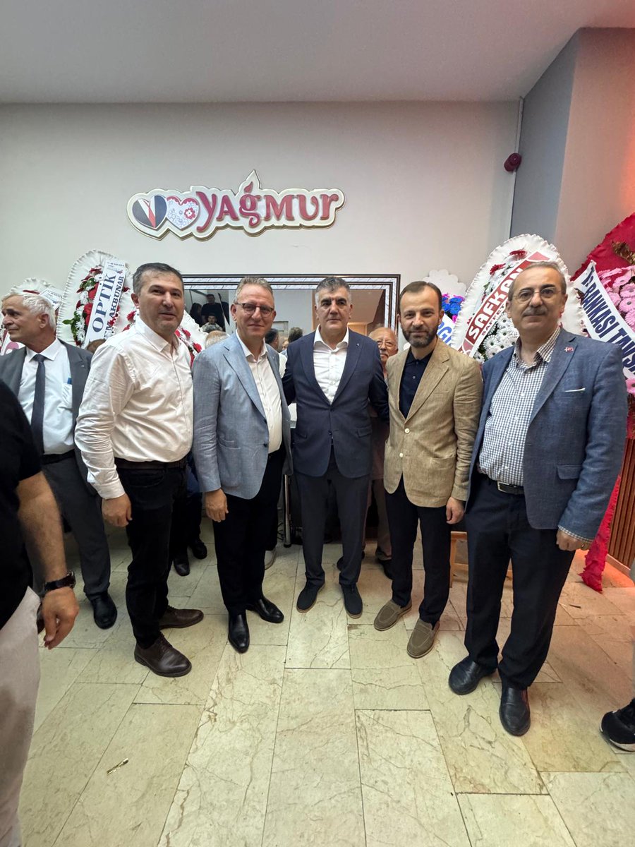 muratafsarunal's tweet photo. 📍Tavşanlı

Milletvekilimiz @icaglarbayirci ve @mehmetdemir043 
Tavşanlı İlçe Başkanımız Himmet Özer ile birlikte Mehmet Gürsoy ağabeyimizin oğlunun düğününe katıldık.
İki cihan saadeti diliyorum https://t.co/54wbCSAskJ
