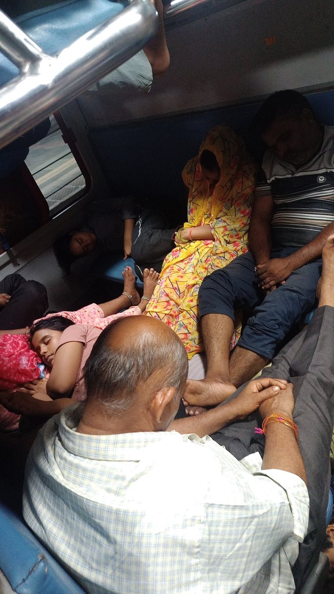 ashokraja10's tweet photo. @RailMadad Train No. 11049 (SCMT–Kolhapur Express)
I am travelling in the General Coach. Several passengers are occupying seats by lying down and are not allowing others to sit, causing inconvenience to standing passengers.The train is approaching Vapi station (ETA around 1:18 AM https://t.co/imgDCC477N