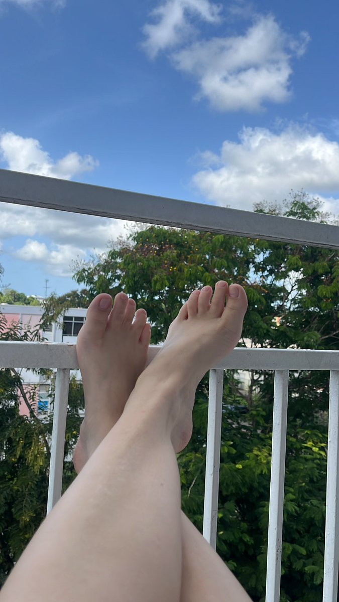 mimii8hqz's tweet photo. qui veut me faire un cadeau pour me féliciter d’avoir eu mon année ? #moneyslave #moneymiss #paypig #sugardaddy #soumis #findom #domina #sub #feet #pieds #feetfetish https://t.co/s4093s7hpm