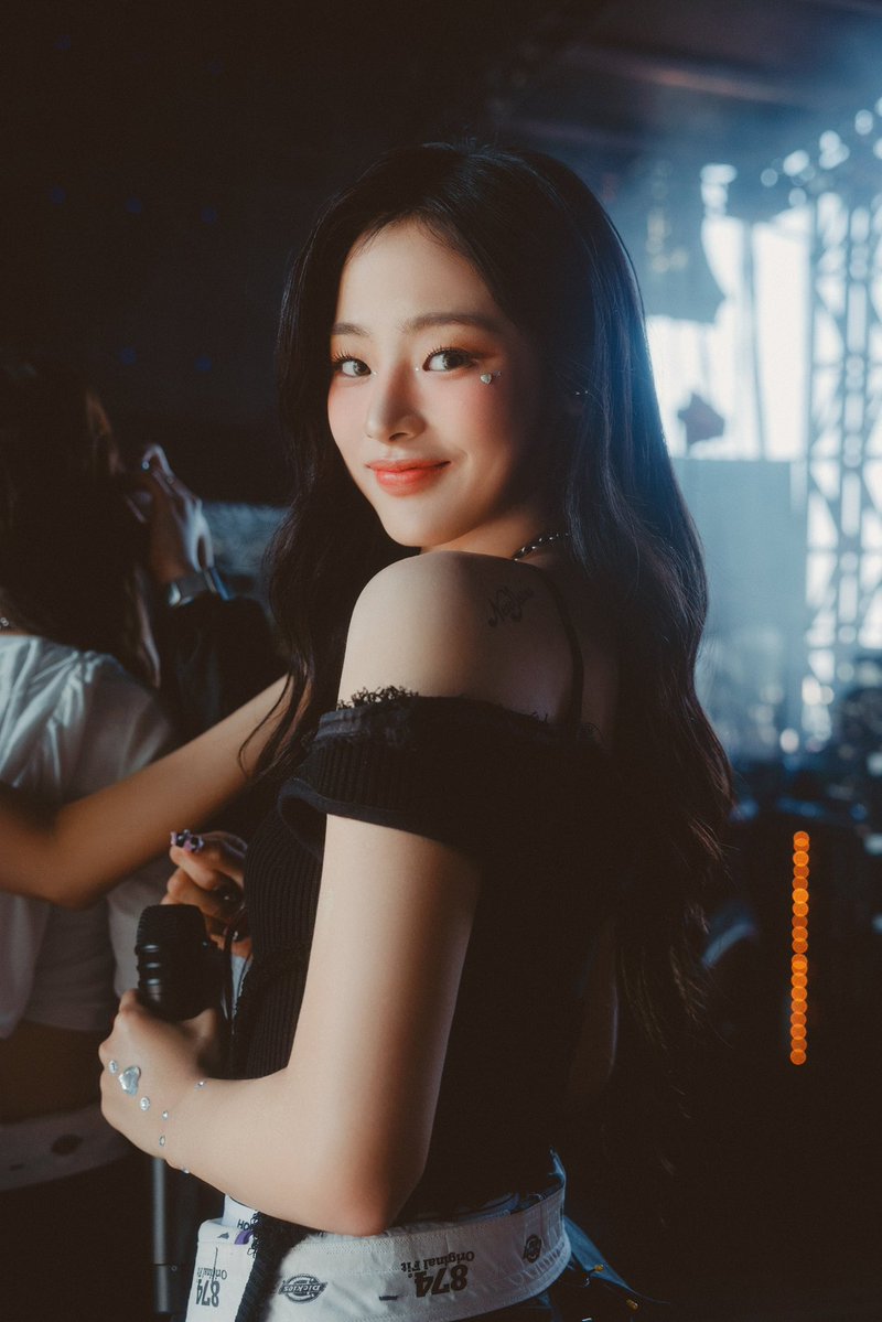 solitarynyang's tweet photo. 🫳)))))
🧸💙
#Always_With_Minji
#NewJeans_Is_Five
#FREE_NEWJEANS https://t.co/Dl1lCZS00W