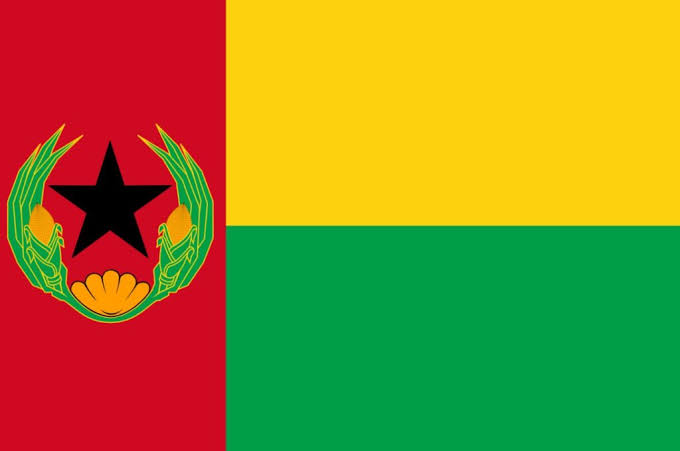 CaeBraCro's tweet photo. @sousaopaulino @DataFutebol A bandeira antiga tinha, mas foi trocada na democratização deles nos Anos 1990. https://t.co/nwrnsmelAp