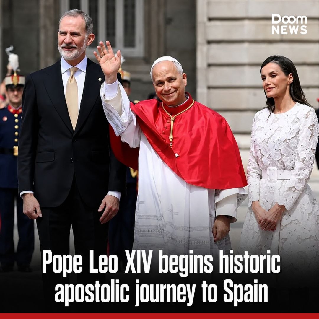 DoomNewsWorld's tweet photo. Pope Leo XIV commenced his official visit to Spain, commending the government’s stance against wars and its support for migrants.

Read more : https://t.co/EiV2Zt4mxT https://t.co/QZnqSggq0y