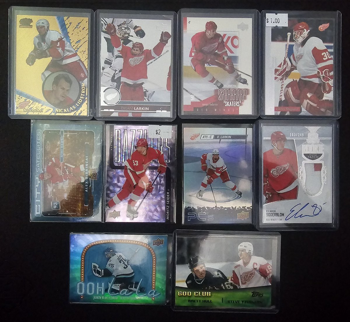 ChippySmurf's tweet photo. Card show day two pick ups!

Definitely raided the $1 bins and got this really sick Elm patch auto 😍 https://t.co/93YlRCsn89