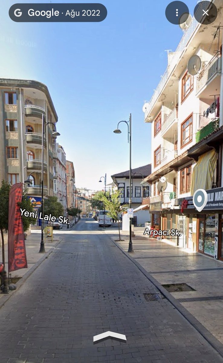 BerkentIn's tweet photo. Malatya, Beşkonaklar Caddesi (2022 &amp;2026)

2023 depreminde, konaklar hariç tüm binalar yıkılmış, çok acı. Allah bir daha yaşatmasın. 
Malatya'yı geçtiğimiz mart ayında gezdim. Durum halen çok kötü. insan depremden etkilenmiş  şehirleri gezince korkunç gerçeği daha iyi anlıyor. https://t.co/D7tHFKr9XB