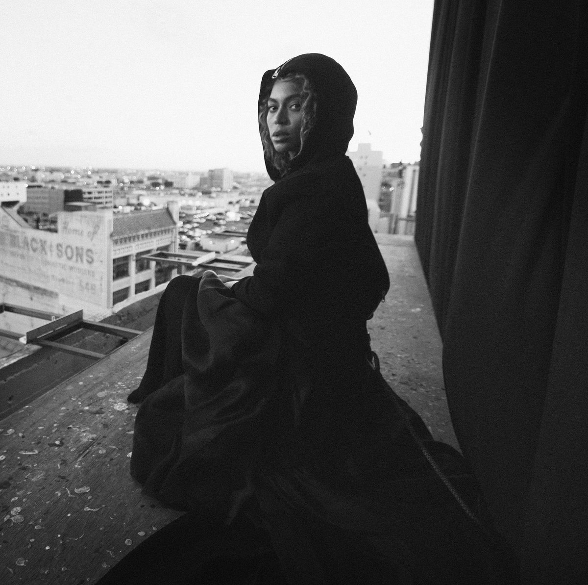 boudoir_du_bey's tweet photo. Beyoncé for PRAY YOU CATCH ME (2016) in a Jermikko ‘Swap Out’ hoodie &amp; Enrique Urbina custom black silk tiered skirt. 

Styling by Marni Senofonte. https://t.co/RUgggi5YwN