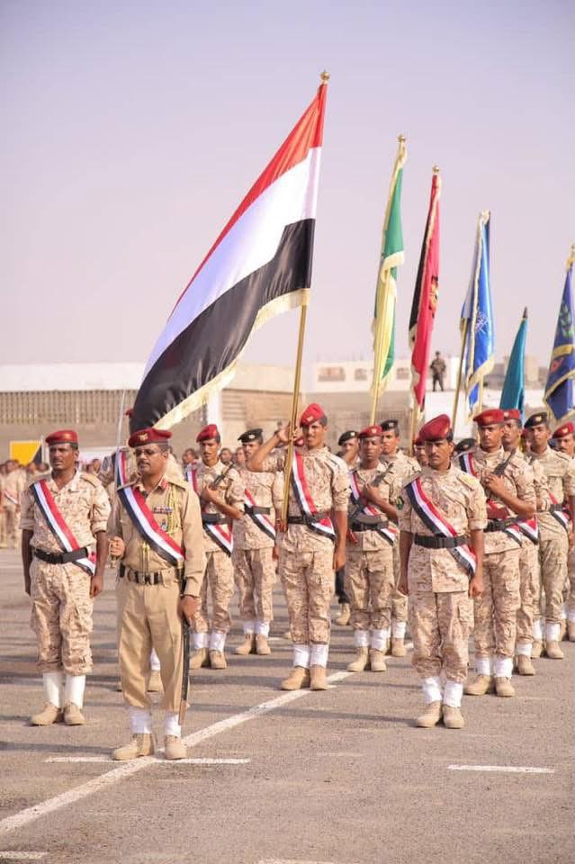 Generalmgdashi's tweet photo. في هذه الذكرى الغالية، نتذكر بفخر واعتزاز تضحيات كل رفاق النضال؛ أولئك الأبطال من رجال الجيش والمقاومة الشعبية والقبائل الأحرار الذين صنعوا بتضحياتهم في خنادق الدفاع عن الكرامة . 
حيث لم يكن الجيش يقاتل معزولاً، بل حظي بظهير شعبي صلب،تلاحمت  فيه السواعد، وخط الأحرار بدمائهم الزكية طريق الحرية.