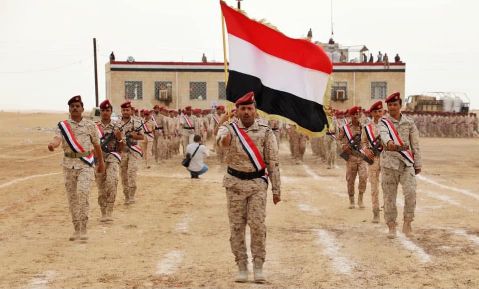Generalmgdashi's tweet photo. في هذه الذكرى الغالية، نتذكر بفخر واعتزاز تضحيات كل رفاق النضال؛ أولئك الأبطال من رجال الجيش والمقاومة الشعبية والقبائل الأحرار الذين صنعوا بتضحياتهم في خنادق الدفاع عن الكرامة . 
حيث لم يكن الجيش يقاتل معزولاً، بل حظي بظهير شعبي صلب،تلاحمت  فيه السواعد، وخط الأحرار بدمائهم الزكية طريق الحرية.