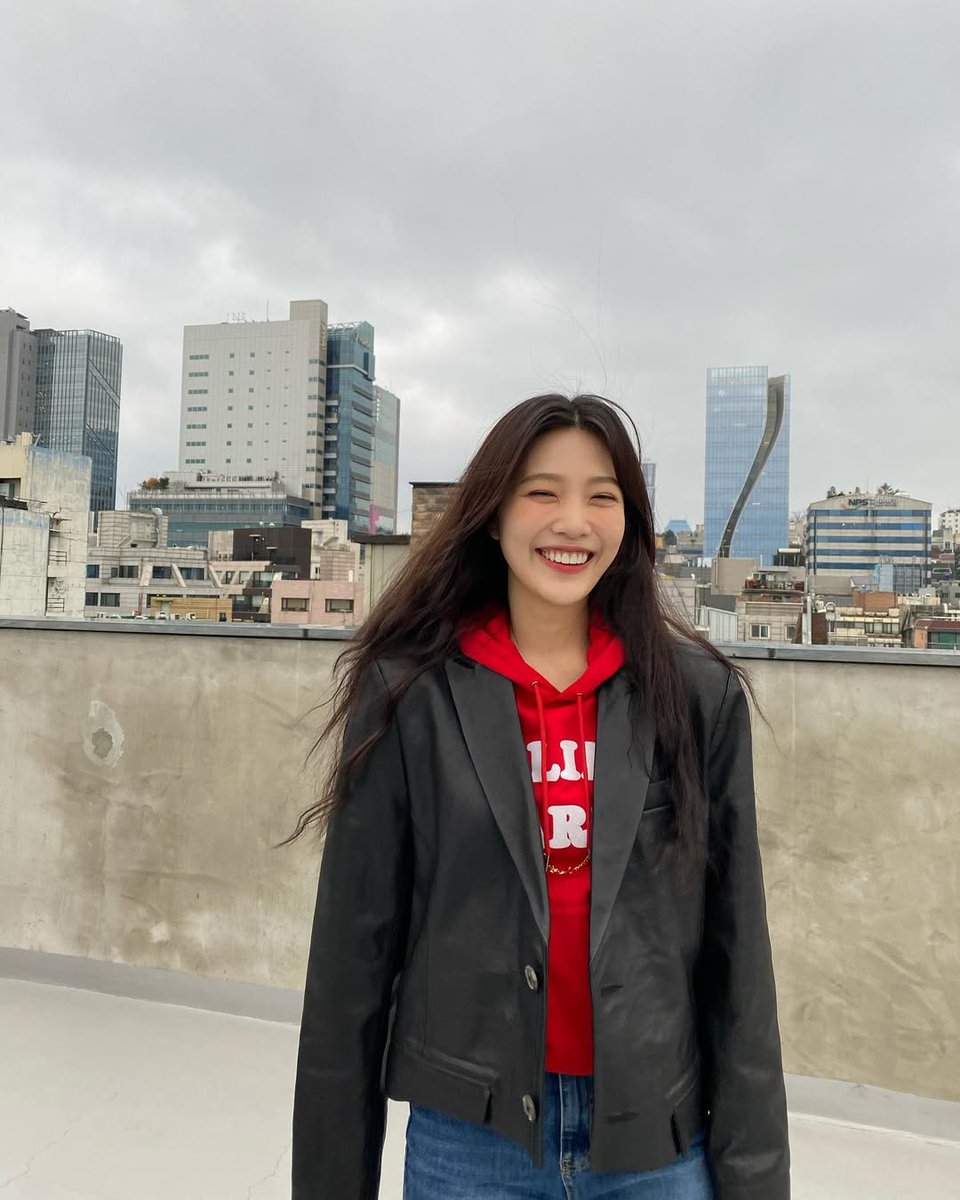 JOYful_global's tweet photo. a naver blog introducing popular brands listed #JOY among celebrities seen wearing adererror

another small sign of her fashion reach: from romantic skirts to casual streetwear, joy’s name keeps appearing across style spaces

#조이 #레드벨벳조이 https://t.co/t5kQqrkSs5