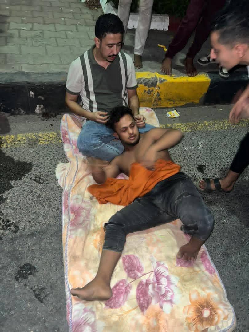 aicaden_tv's tweet photo. #عاجل | احتجاجات غاضبة في العاصمة عدن تنديداً بتردّي الأوضاع وانقطاع التيار الكهربائي
#الجنوب_يغرق_بالازمات_السعوديه
#عدن_المستقلة #AIC https://t.co/RojYm9mrnm