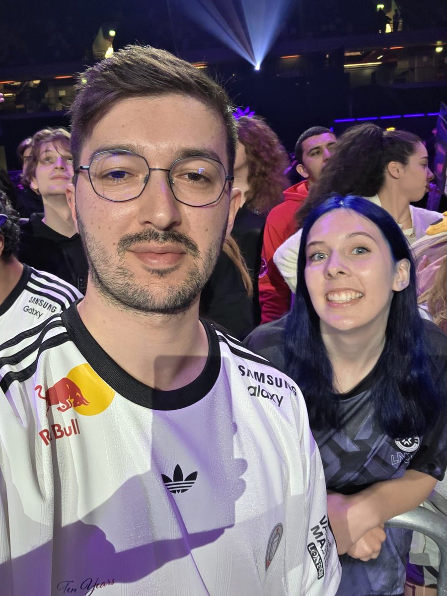 kayplaysval's tweet photo. W birthday!! I low-key look rough but it was such a good time https://t.co/PeOiUS9RoU