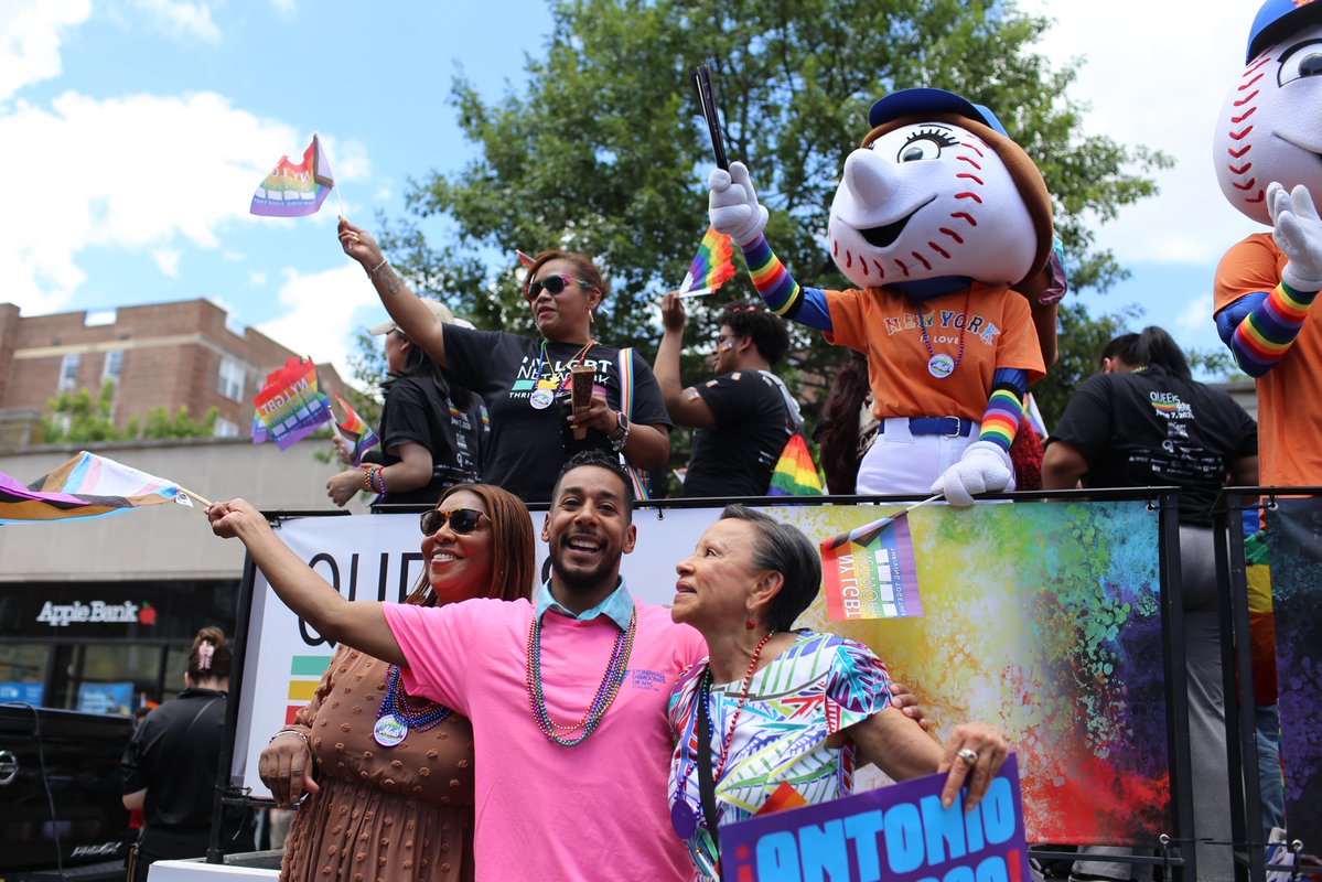 ReElectNydia's tweet photo. Happy Pride from Queens!

I had so much fun celebrating the LGBTQ+ community in Queens today with @reynosobrooklyn, @tishjames, and so many more! https://t.co/m3xiaTAfJn