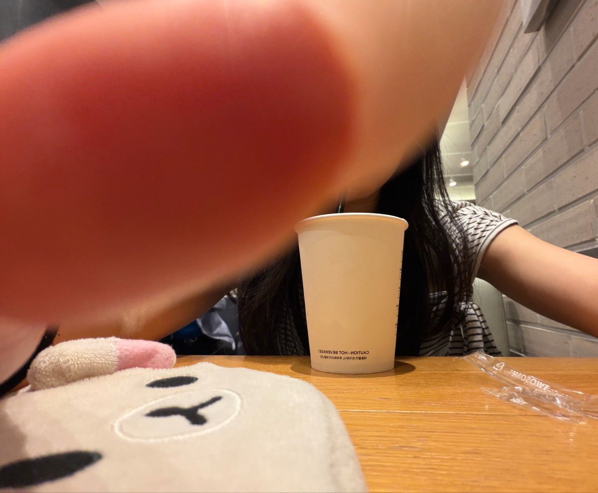 beeppi12's tweet photo. 위버스가 무슨 아이돌이야? https://t.co/Y1Q80FYkDF