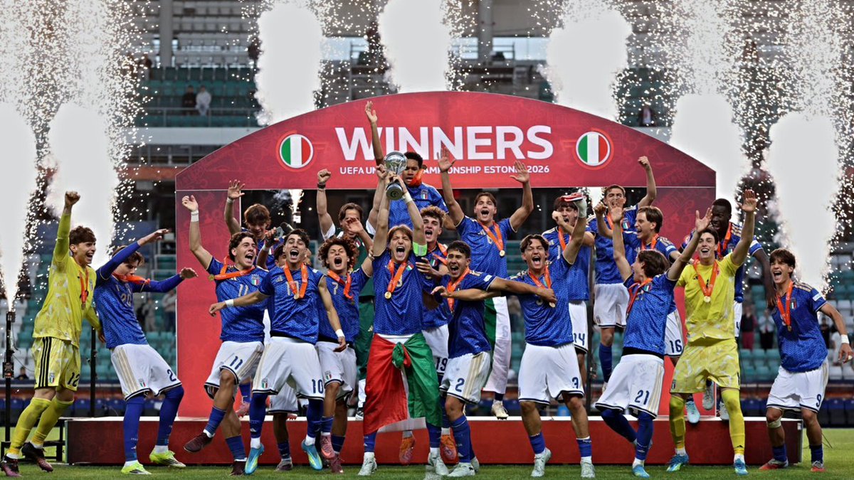 Azzurri_AR's tweet photo. بأحرف من ذهب 🏆

#يورو_تحت_17_عامًا | #شباب_الآتزوري 🇮🇹 https://t.co/Ki1iIPo4Oj