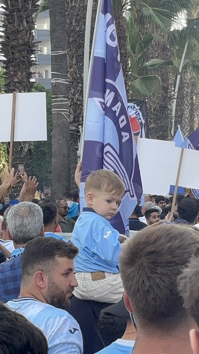 MustafaHarput8's tweet photo. Kimin için orda olduklarını fotoğraf anlatıyor @kuzeykalealt @ErgucuSercan 
#YaşasınAdanaDemirspor https://t.co/JcMvj3Wl7R