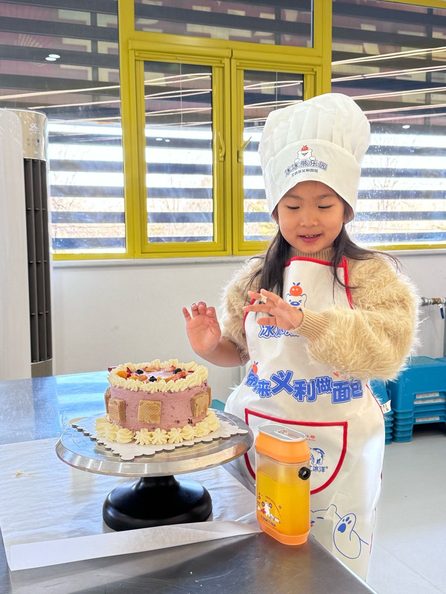 BebellaSantos's tweet photo. Today’s fun: baking cookies with my little chef!  Spilling flour, singing off-key, and making memories = perfect Sunday. Parenting win! #FamilyTime #FunWithKids https://t.co/AEVyYvdpeV
