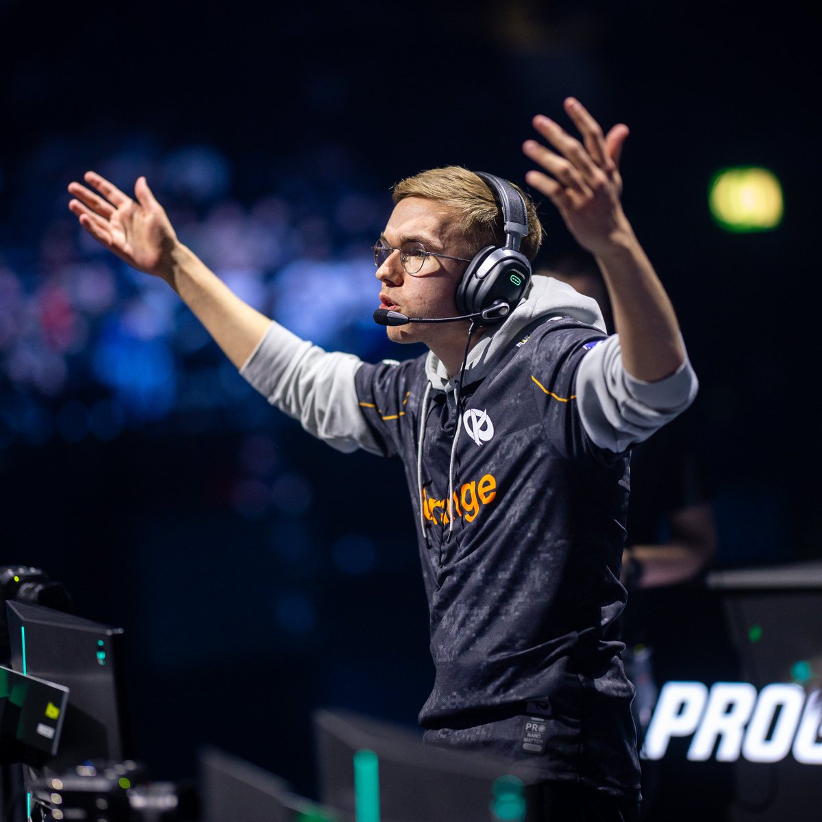 RocketBaguette's tweet photo. 😵‍💫 La DOMINATION du duo @AtowRL #KCWIN x @zenrll #VITWIN

En #RLCS 2v2, les No Miss Just Fake c'est :
🔹 0 match perdu
🔸 44 games gagnées, 1 perdue
🔹 en playoffs : 38 buts marqués, 12 concédés

Comment ne pas déjà les voir Champions du Monde ? 👑 https://t.co/xBke2hkQyC