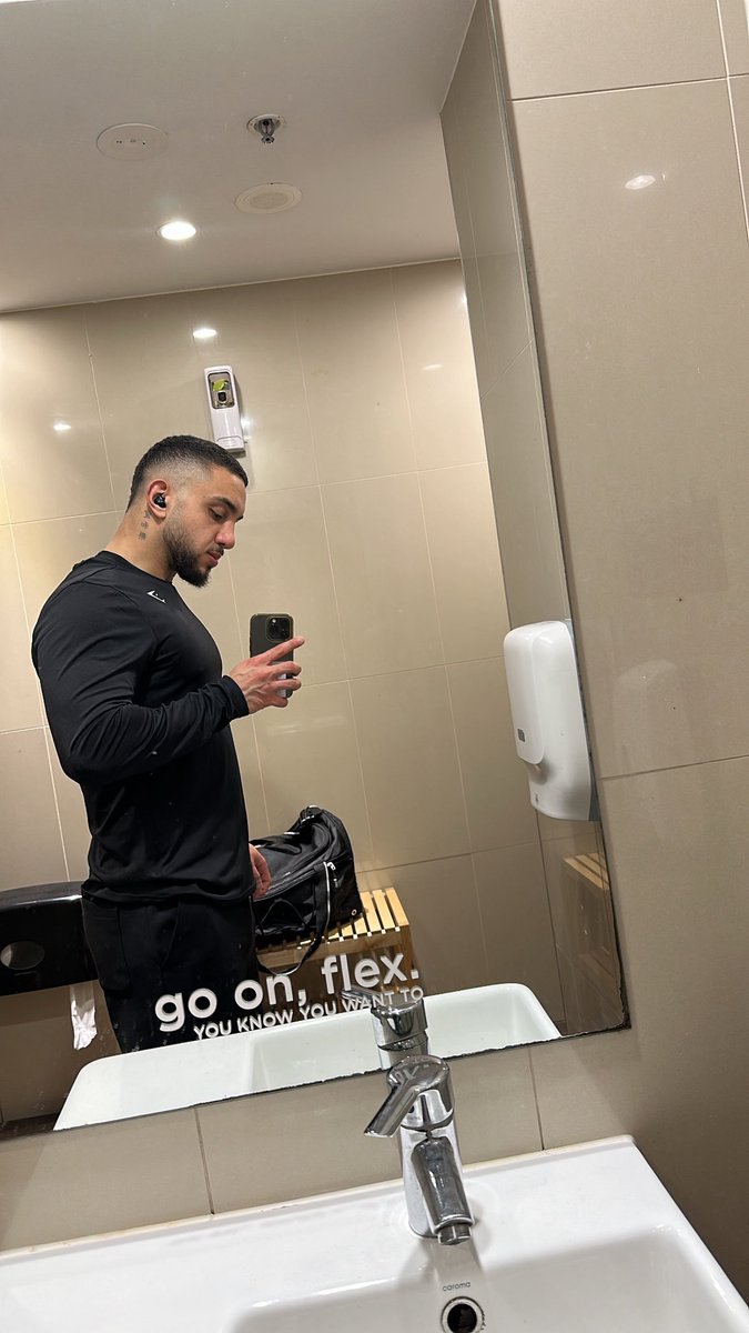 MuscleLeb's tweet photo. You vs you 🤝🤝 https://t.co/RGvPjmXo56