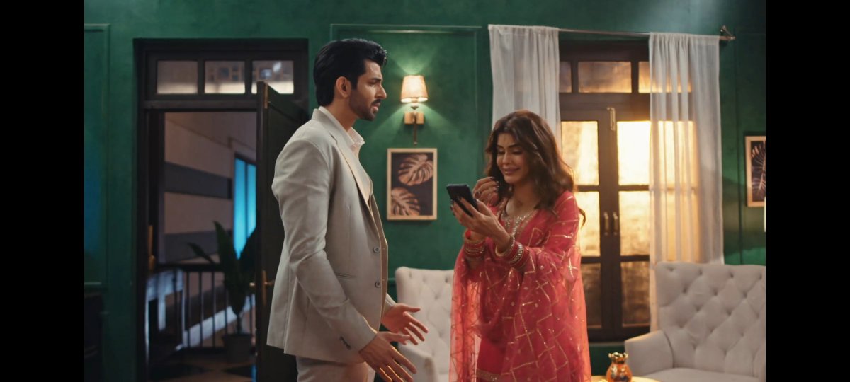saffarnaama's tweet photo. This was such a comforting hug.💔
The kind of comfort I wanted for Arya when he got to knw abt his fake family and his father's death.They both are somewhere hving same fate.
Both had similar heartbreaks, similar pain. Eventually they'll understand each other.
#naagin7 #namikpaul https://t.co/fGCuMQ2GwP