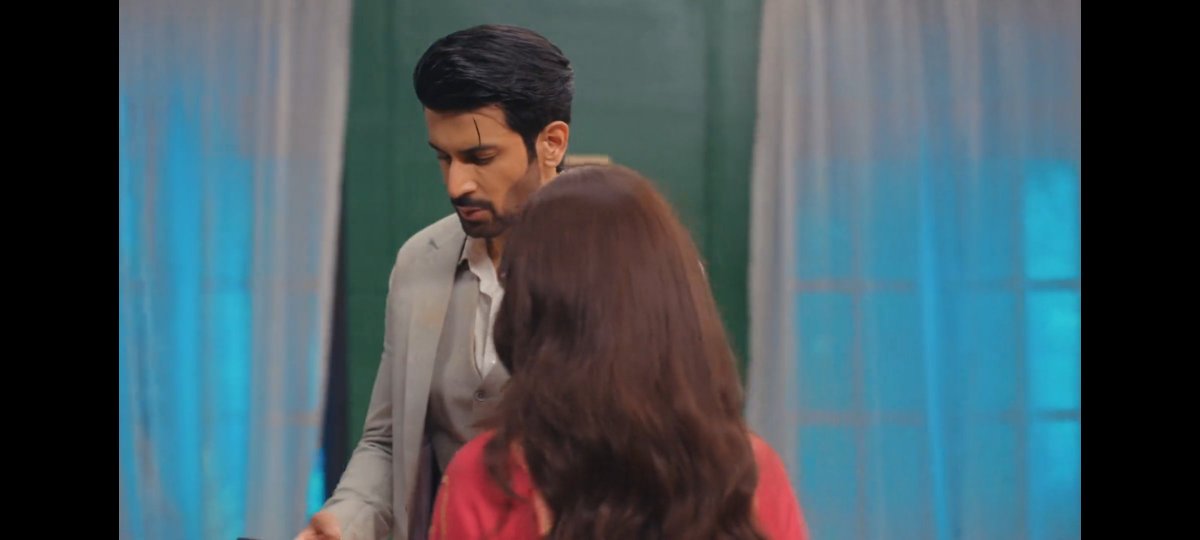saffarnaama's tweet photo. This was such a comforting hug.💔
The kind of comfort I wanted for Arya when he got to knw abt his fake family and his father's death.They both are somewhere hving same fate.
Both had similar heartbreaks, similar pain. Eventually they'll understand each other.
#naagin7 #namikpaul https://t.co/fGCuMQ2GwP