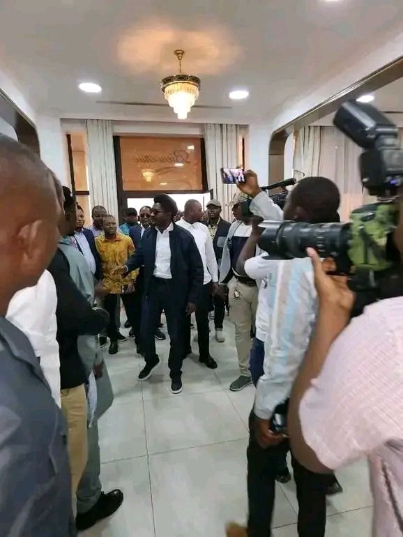Xswander0072's tweet photo. Ce jour-là le 23 mai 2025 quand #Constant #Mutamba était de retour à #Kinshasa, après l'inauguration du nouveau palais de justice de #Kalemie
cellule de communication Numérique
Patrie où la mort nous vaincrons ✊️ https://t.co/SrpcYYlH7Z
